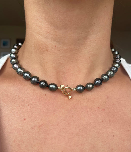 Gun metal pearl strand